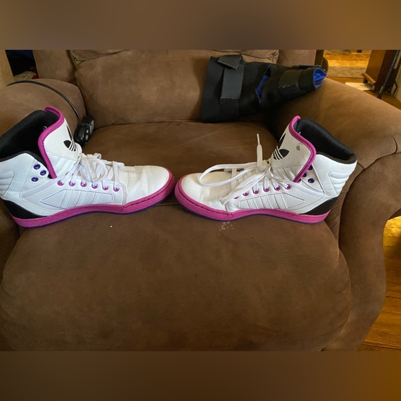 Adidas size men’s 9 in a 9/10 shape ! Men or women can wear them. - Picture 12 of 13